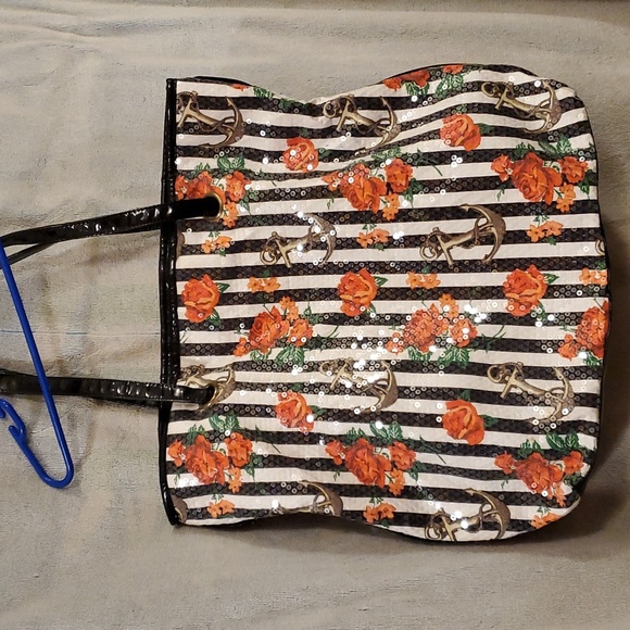 Betseyville Roses and Anchors sequins bag - Picture 4 of 14